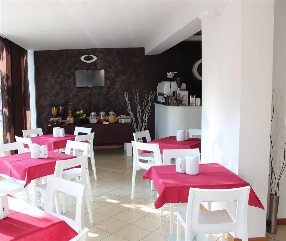 Residence Cigno Rimini Buitenkant foto