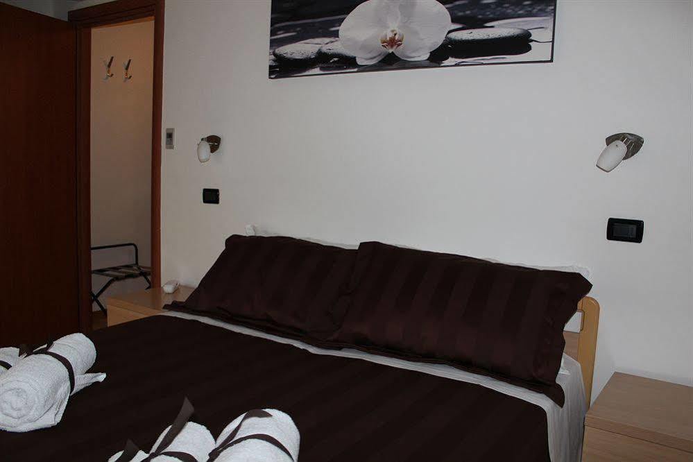 Residence Cigno Rimini Buitenkant foto