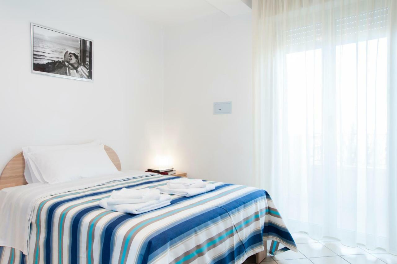 Residence Cigno Rimini Buitenkant foto